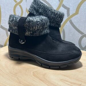 Skechers Ankle Boots Black Suede Relaxed Fit Womens size 8
